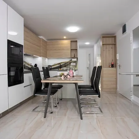 Appartement апартамент за гости ивви-1 Burgas